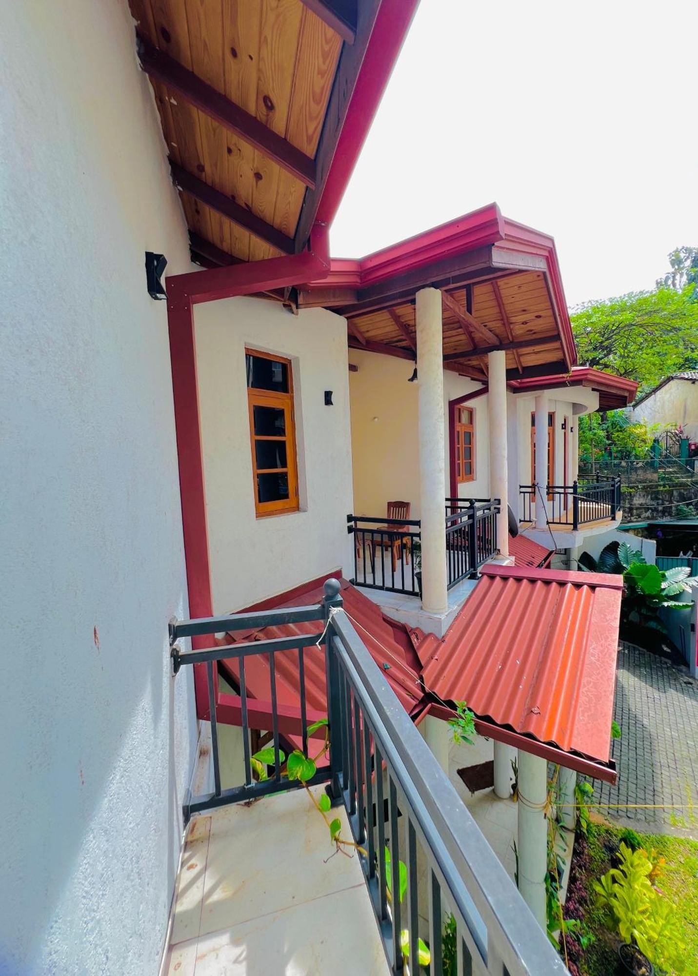 Malwaththa Mount Villa Kandy Exterior photo